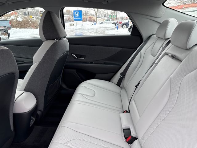 2025 Hyundai Elantra Limited - Photo 30