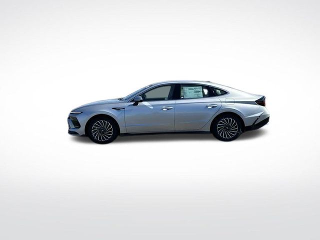 2025 Hyundai Sonata Hybrid SEL photo 2