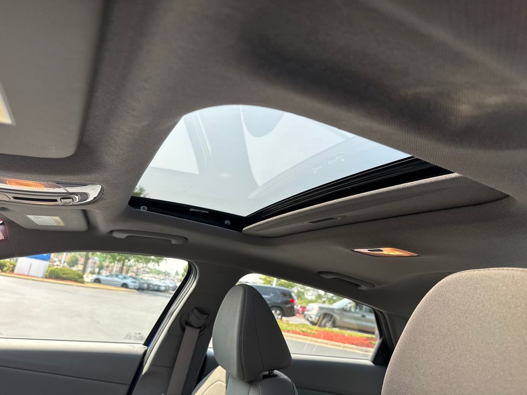 2024 Hyundai Elantra SEL - Photo 16
