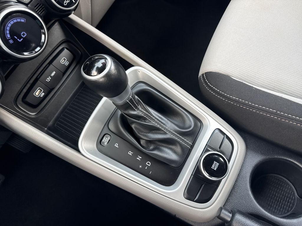 2023 Hyundai Venue SEL - Photo 29