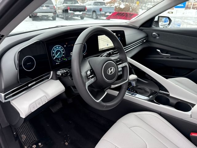 2025 Hyundai Elantra Limited - Photo 21