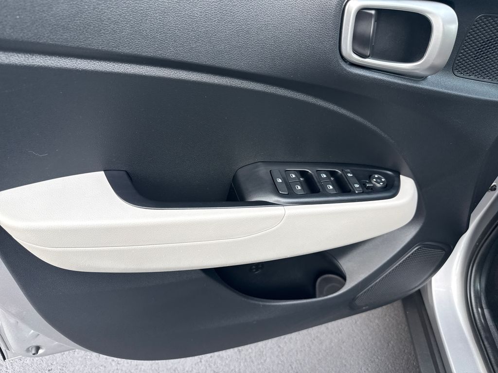 2023 Hyundai Venue SEL - Photo 9