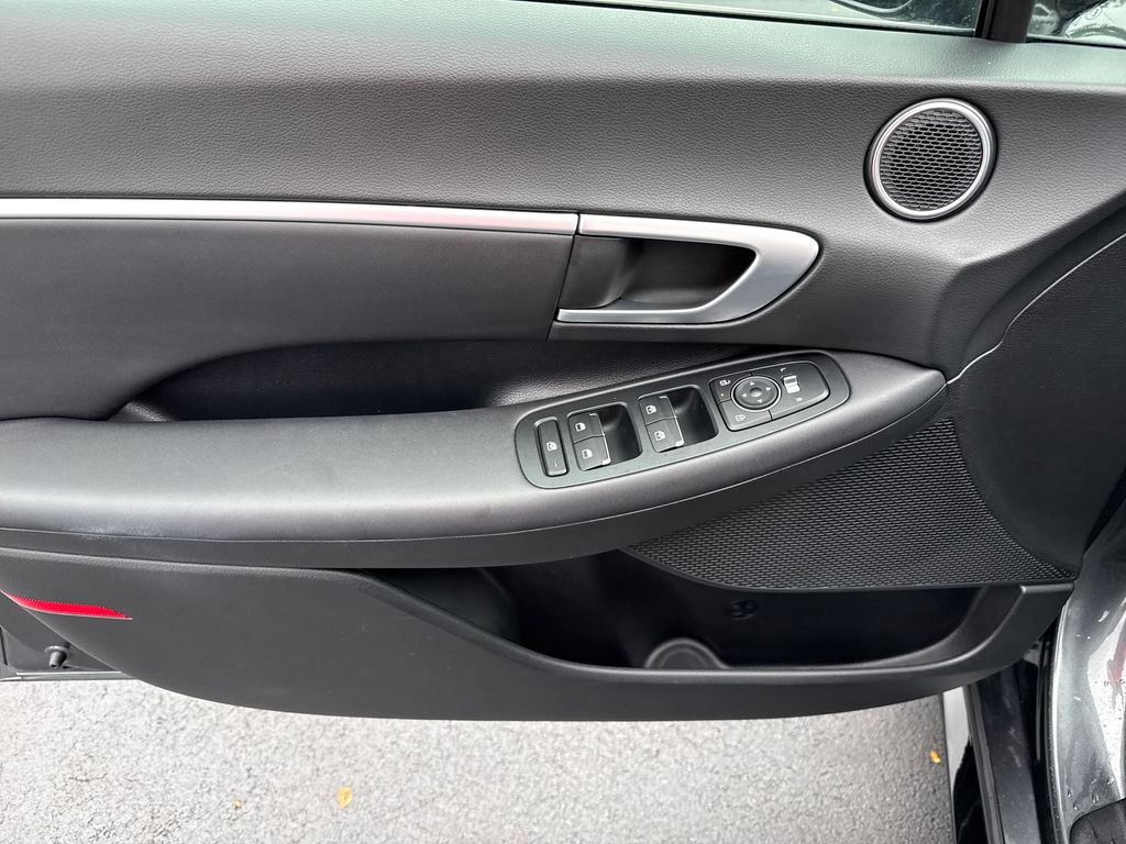 2025 Hyundai Sonata SEL - Photo 9