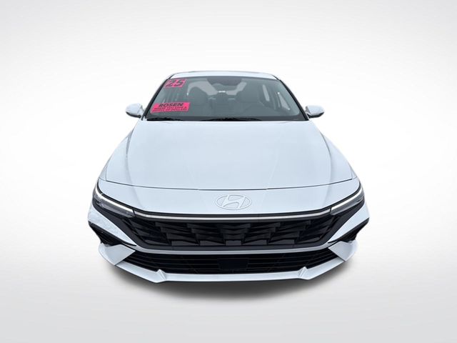 2025 Hyundai Elantra Limited - Photo 8
