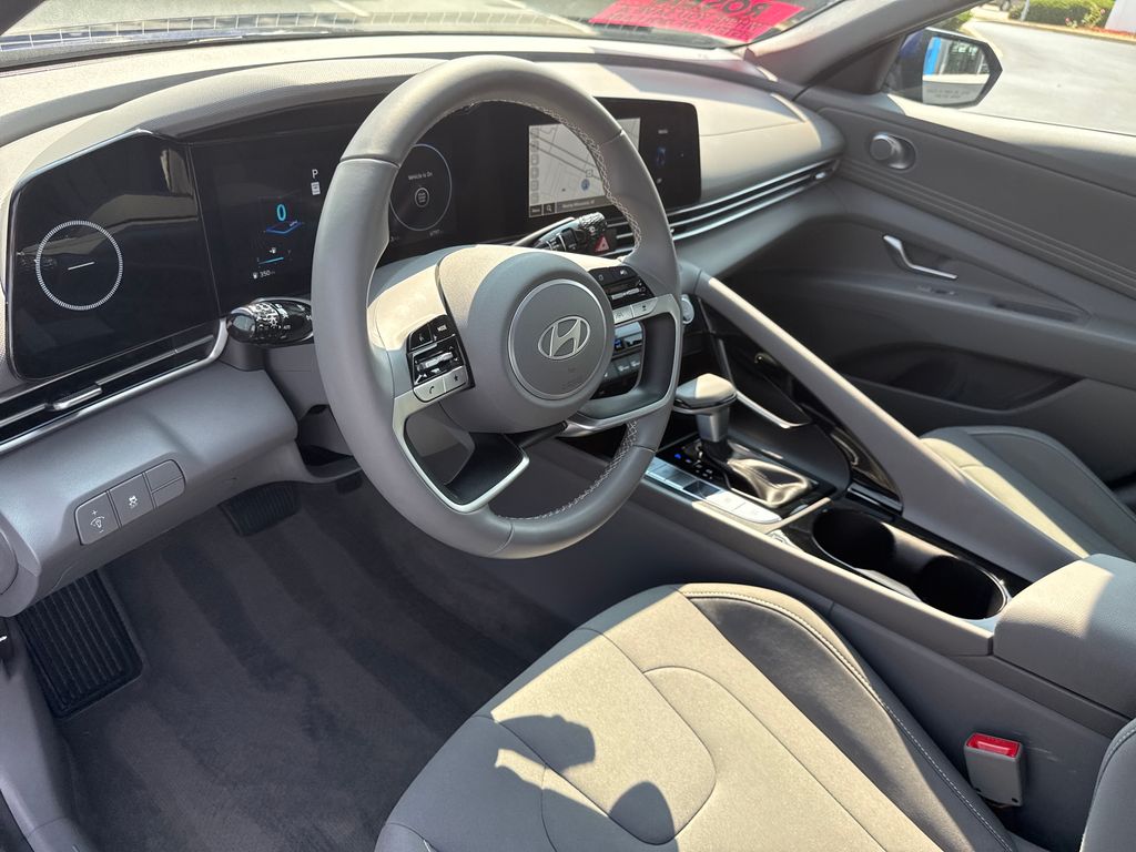 2024 Hyundai Elantra SEL - Photo 14