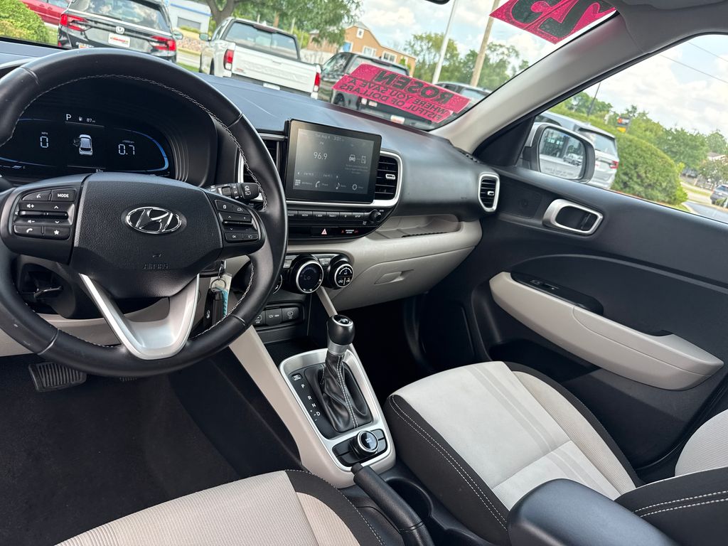 2023 Hyundai Venue SEL - Photo 24