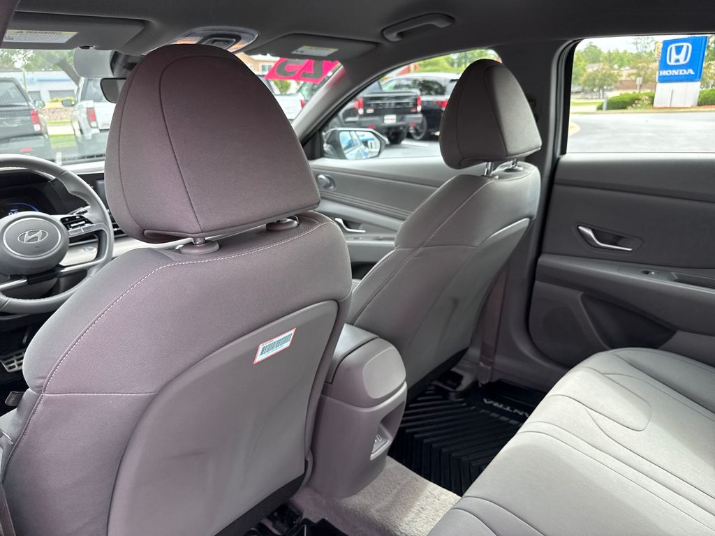2025 Hyundai Elantra SEL - Photo 20