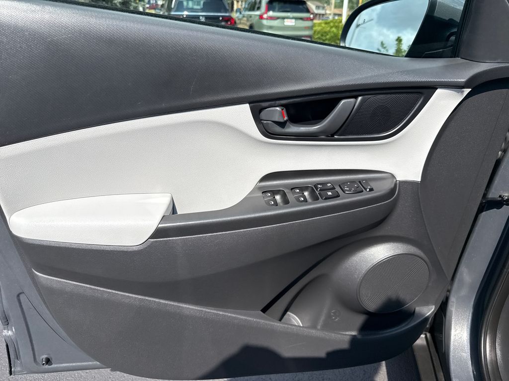 2023 Hyundai Kona SEL - Photo 8
