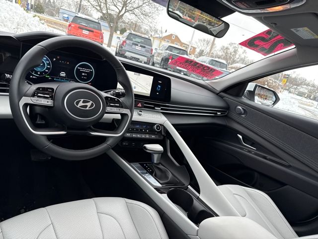 2025 Hyundai Elantra Limited - Photo 36