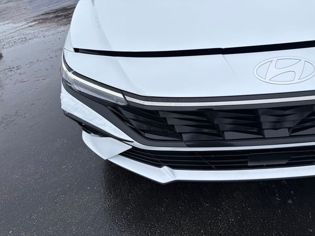 2025 Hyundai Elantra Limited - Photo 37