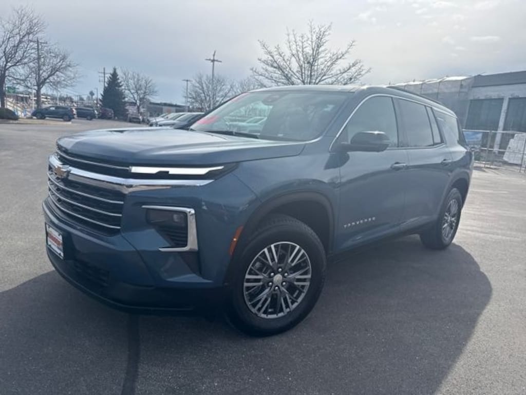 Used 2024 Chevrolet Traverse LT SUV