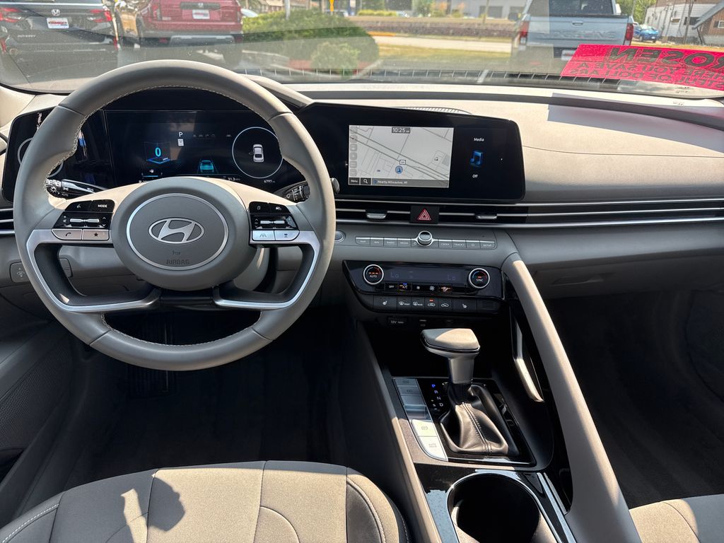 2024 Hyundai Elantra SEL - Photo 23