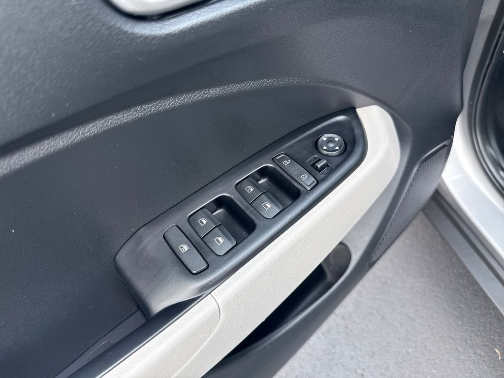 2023 Hyundai Venue SEL - Photo 10