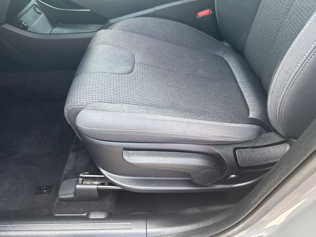 2021 Hyundai Santa Fe SE - Photo 11