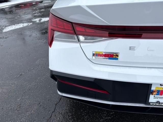 2025 Hyundai Elantra Limited - Photo 46