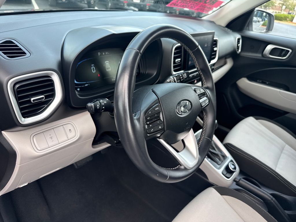 2023 Hyundai Venue SEL - Photo 14