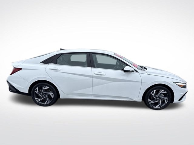 2025 Hyundai Elantra Limited - Photo 6