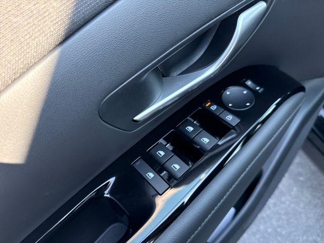 2025 Hyundai Tucson Limited - Photo 10