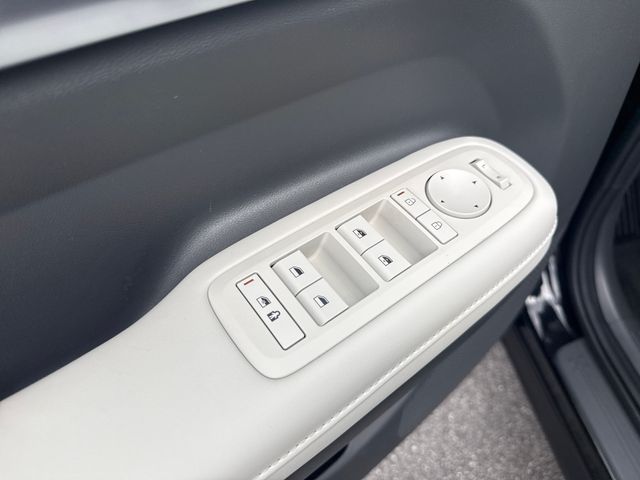 2025 Hyundai Santa Fe SEL - Photo 11