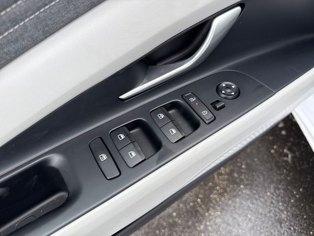 2025 Hyundai Elantra Limited - Photo 11