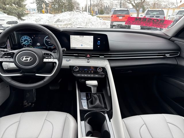 2025 Hyundai Elantra Limited - Photo 35
