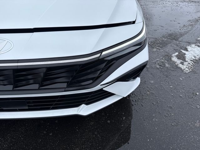 2025 Hyundai Elantra Limited - Photo 31