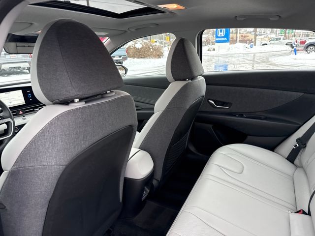 2025 Hyundai Elantra Limited - Photo 32