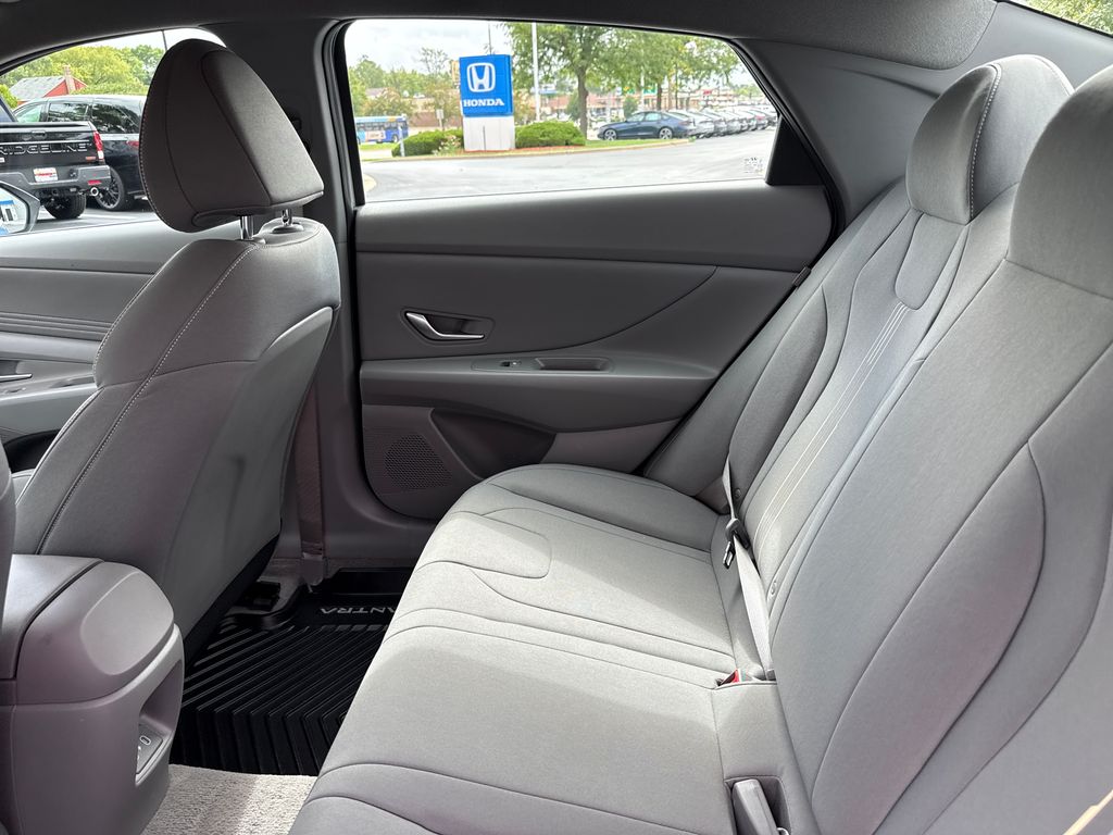 2025 Hyundai Elantra SEL - Photo 19