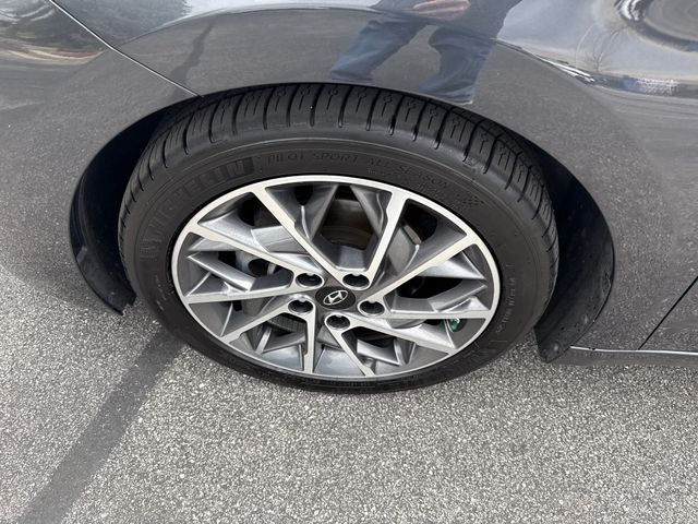 2020 Hyundai Elantra Limited - Photo 41