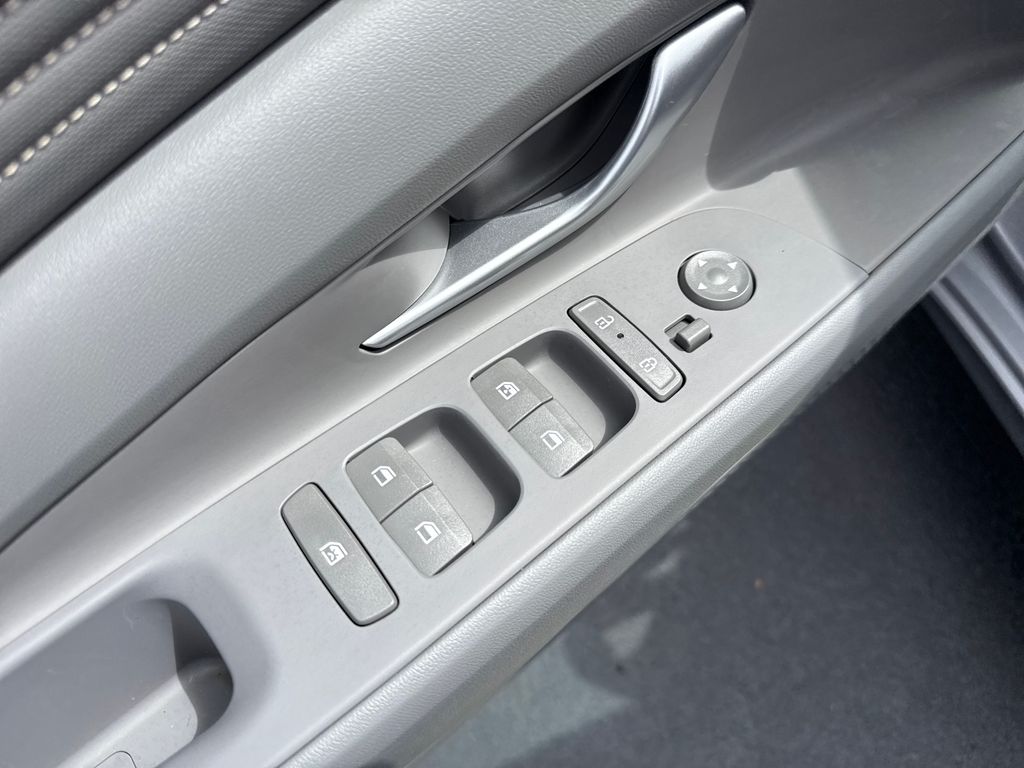 2025 Hyundai Elantra SEL - Photo 10
