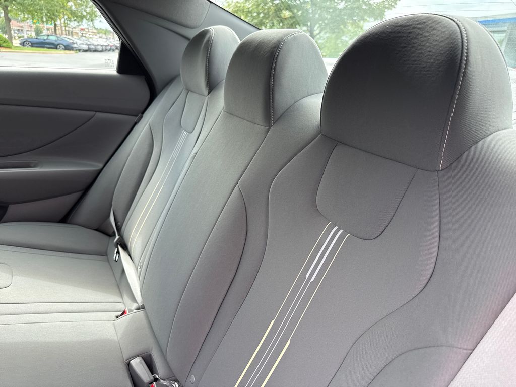 2025 Hyundai Elantra SEL - Photo 18