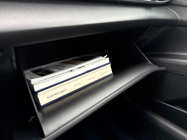 2025 Hyundai Elantra Limited - Photo 22