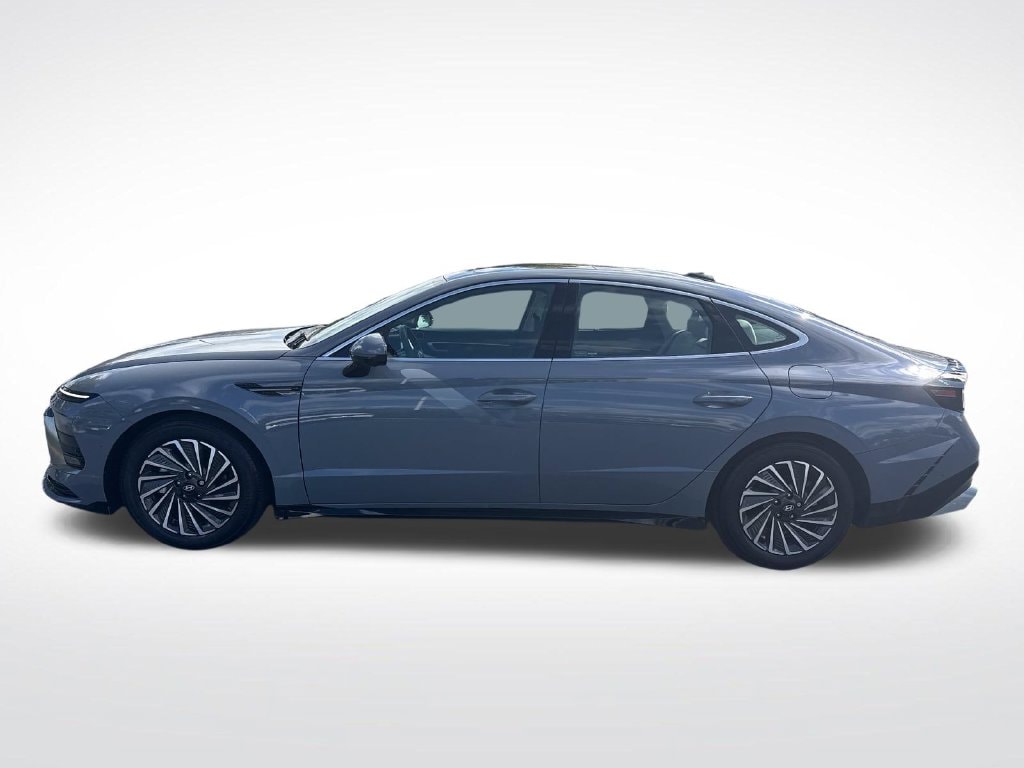 Certified 2025 Hyundai