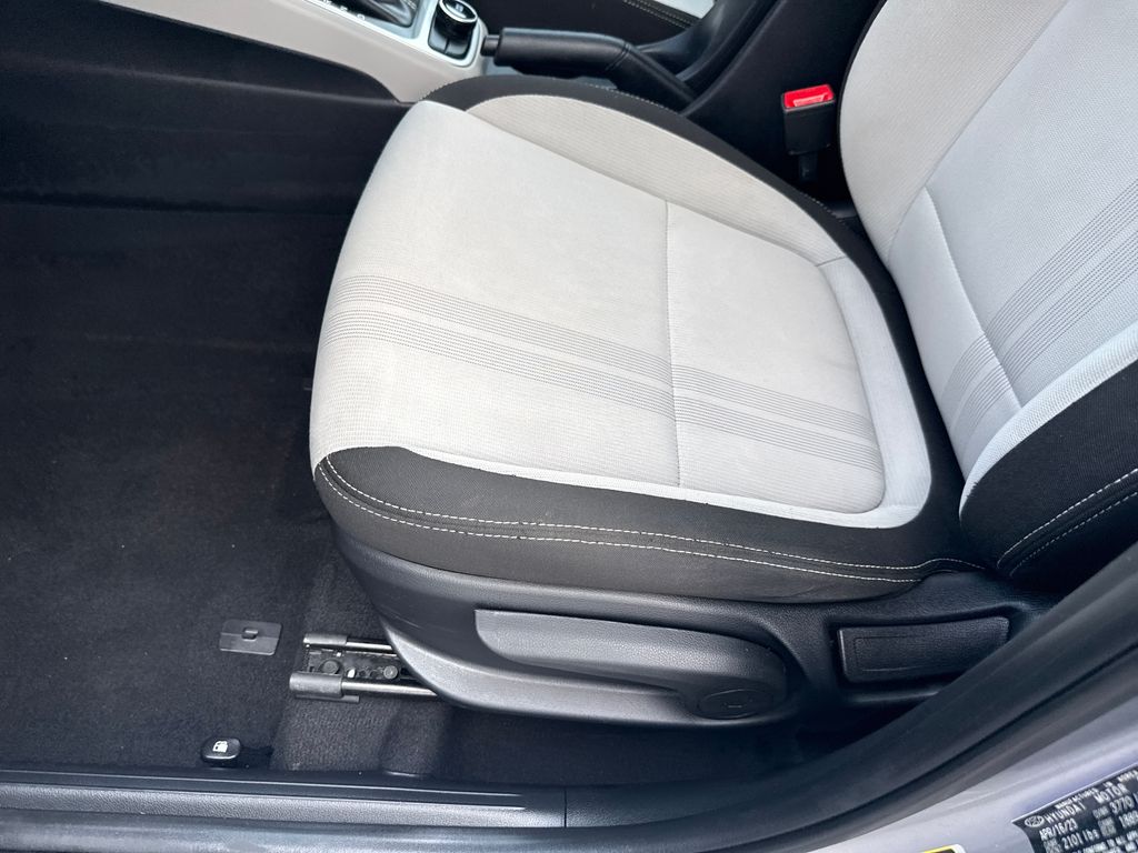 2023 Hyundai Venue SEL - Photo 11