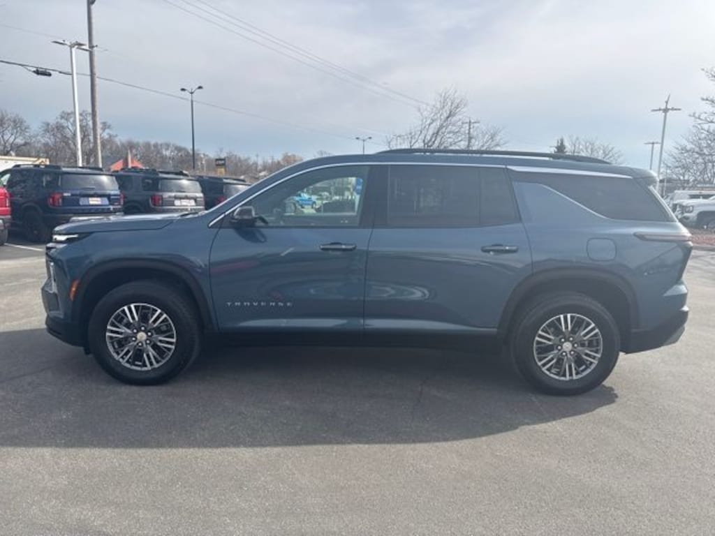 Used 2024 Chevrolet Traverse LT SUV
