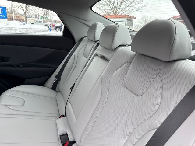 2025 Hyundai Elantra Limited - Photo 29