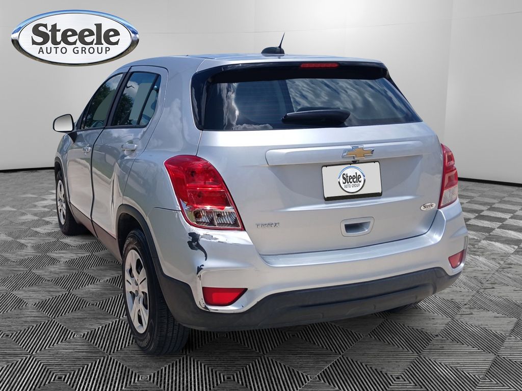 Used 2018 Chevrolet Trax LS with VIN KL7CJKSB4JB622981 for sale in Kyle, TX