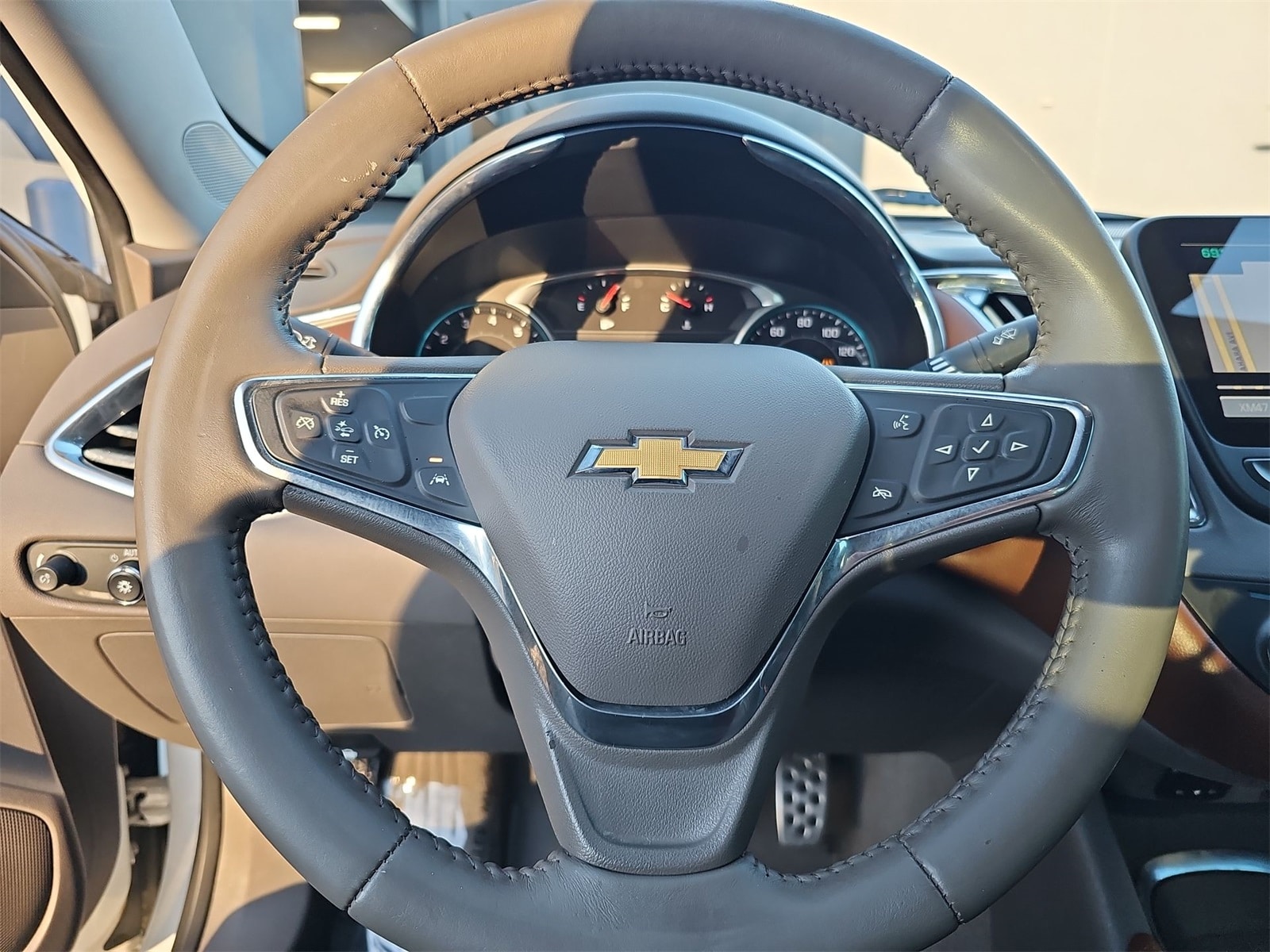 Thumbnail: 2017 Chevrolet Malibu - 19