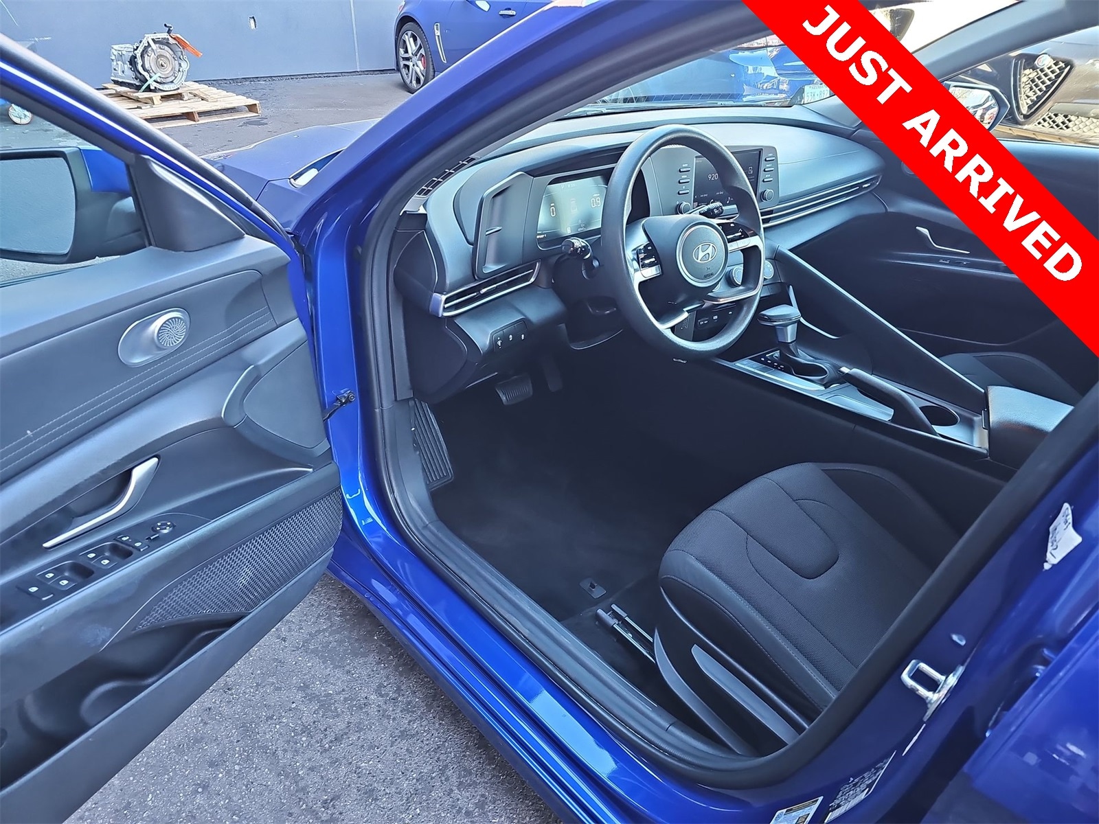 Thumbnail: 2024 Hyundai Elantra - 10