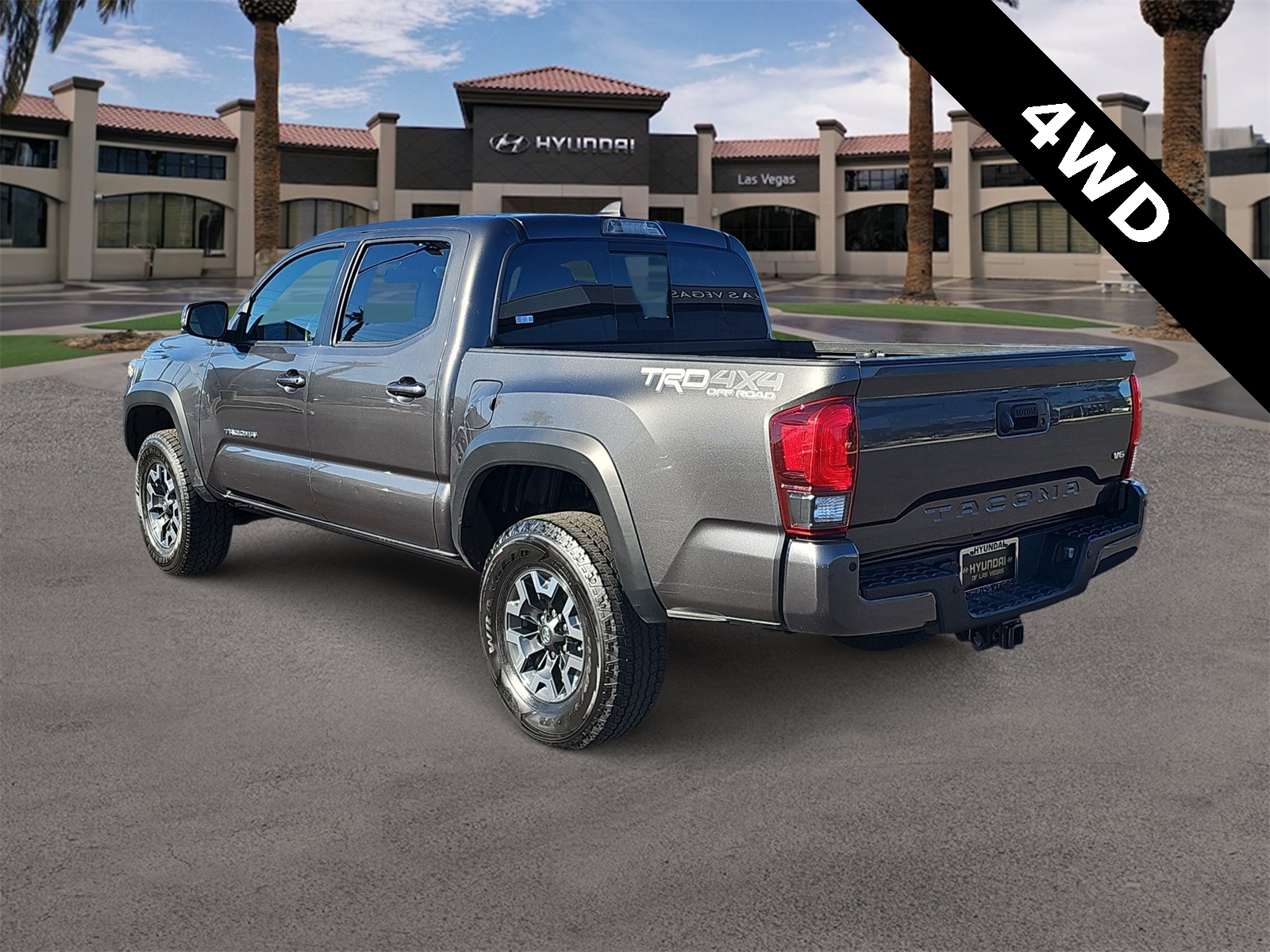 Thumbnail: 2018 Toyota Tacoma - 6