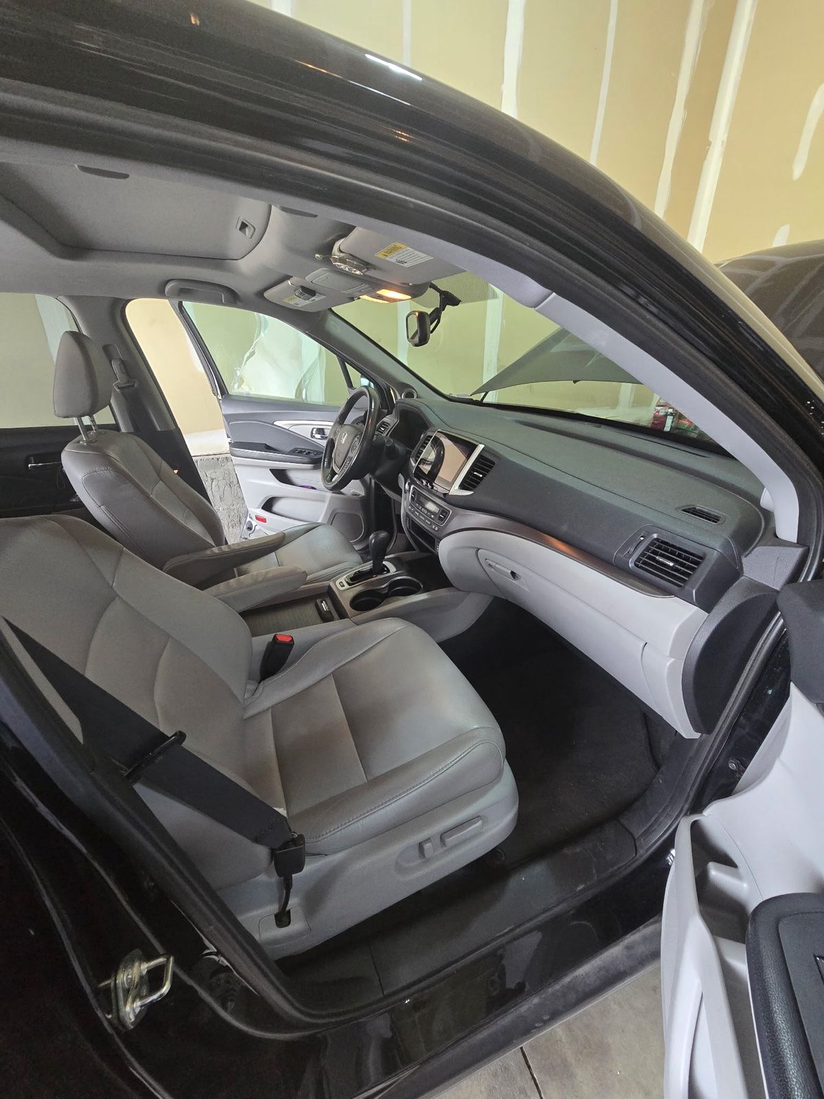 Thumbnail: 2017 Honda Pilot - 11