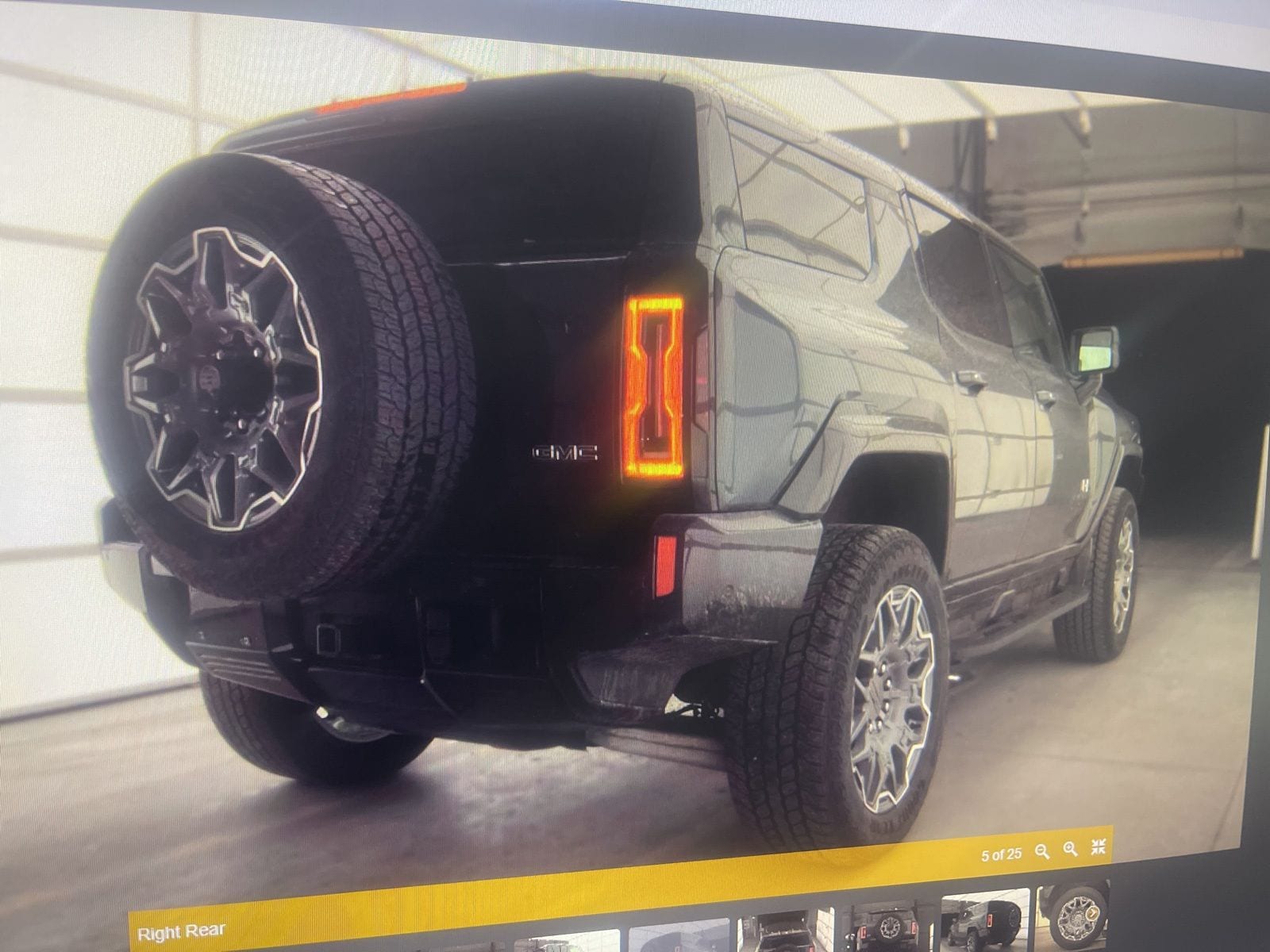 Thumbnail: 2025 GMC Hummer EV - 4