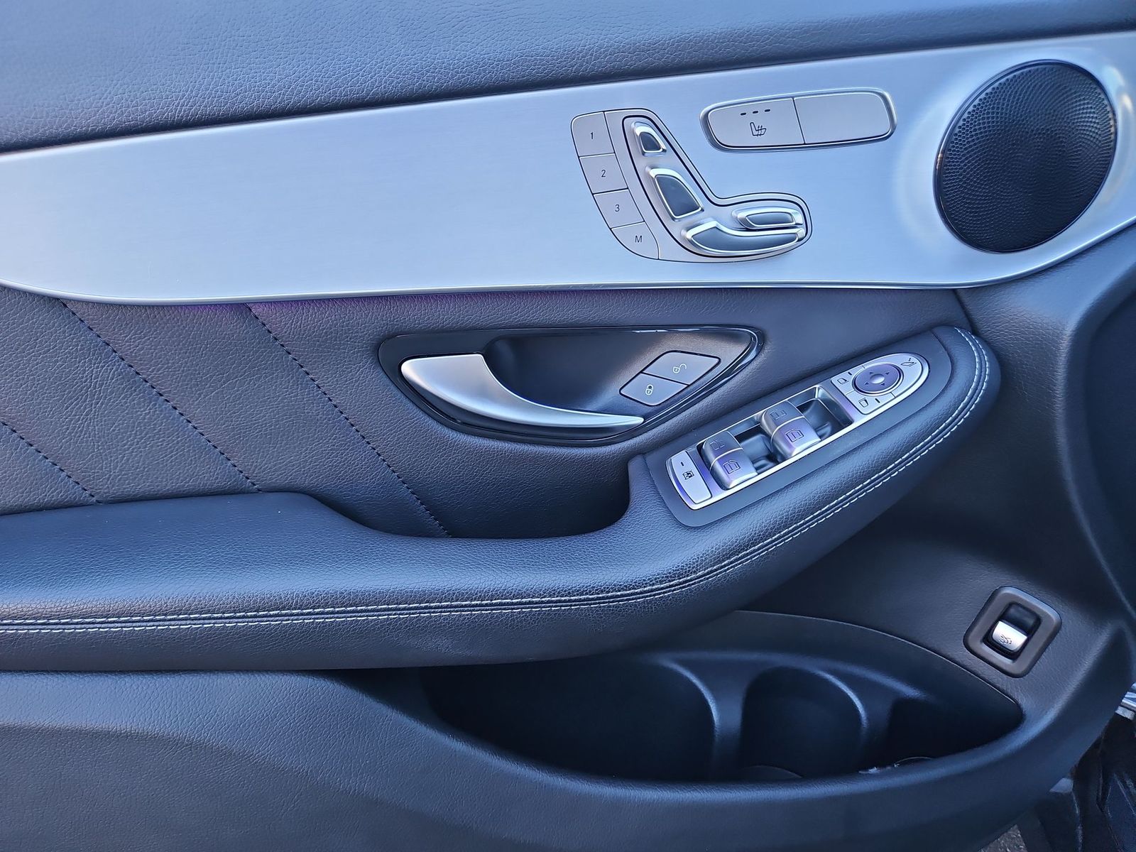 Thumbnail: 2022 Mercedes-Benz GLC - 28