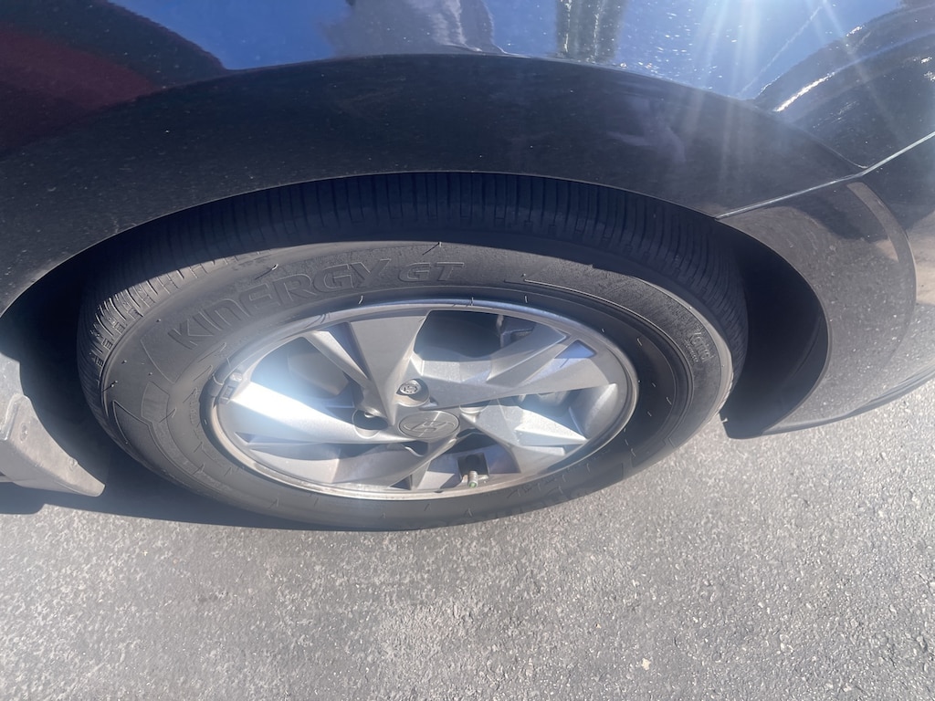 Used 2023 Hyundai Elantra SE Sedan