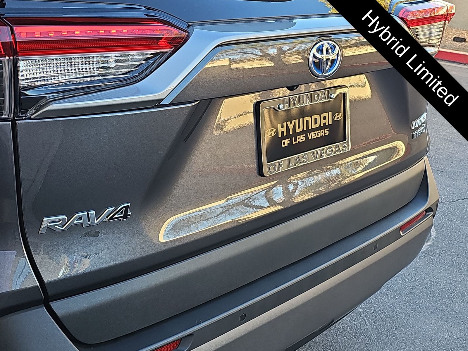 Thumbnail: 2021 Toyota RAV4 - 10