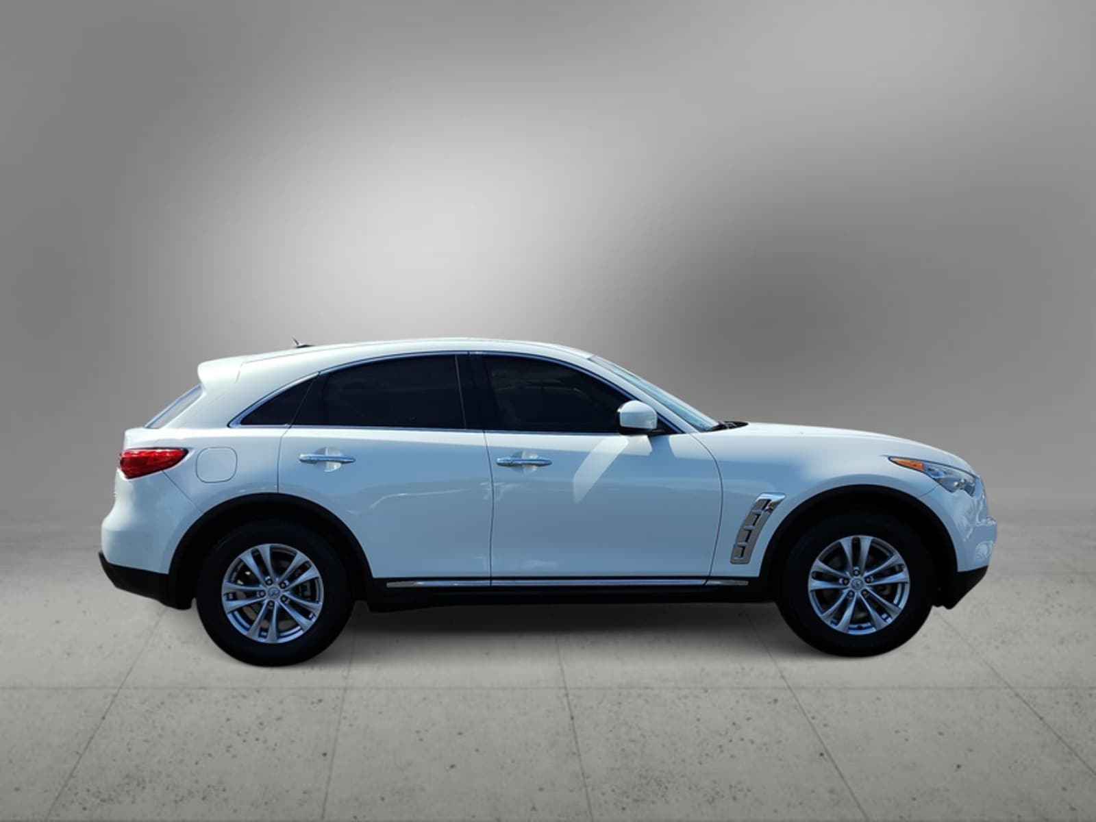 Thumbnail: 2011 INFINITI FX35 - 10