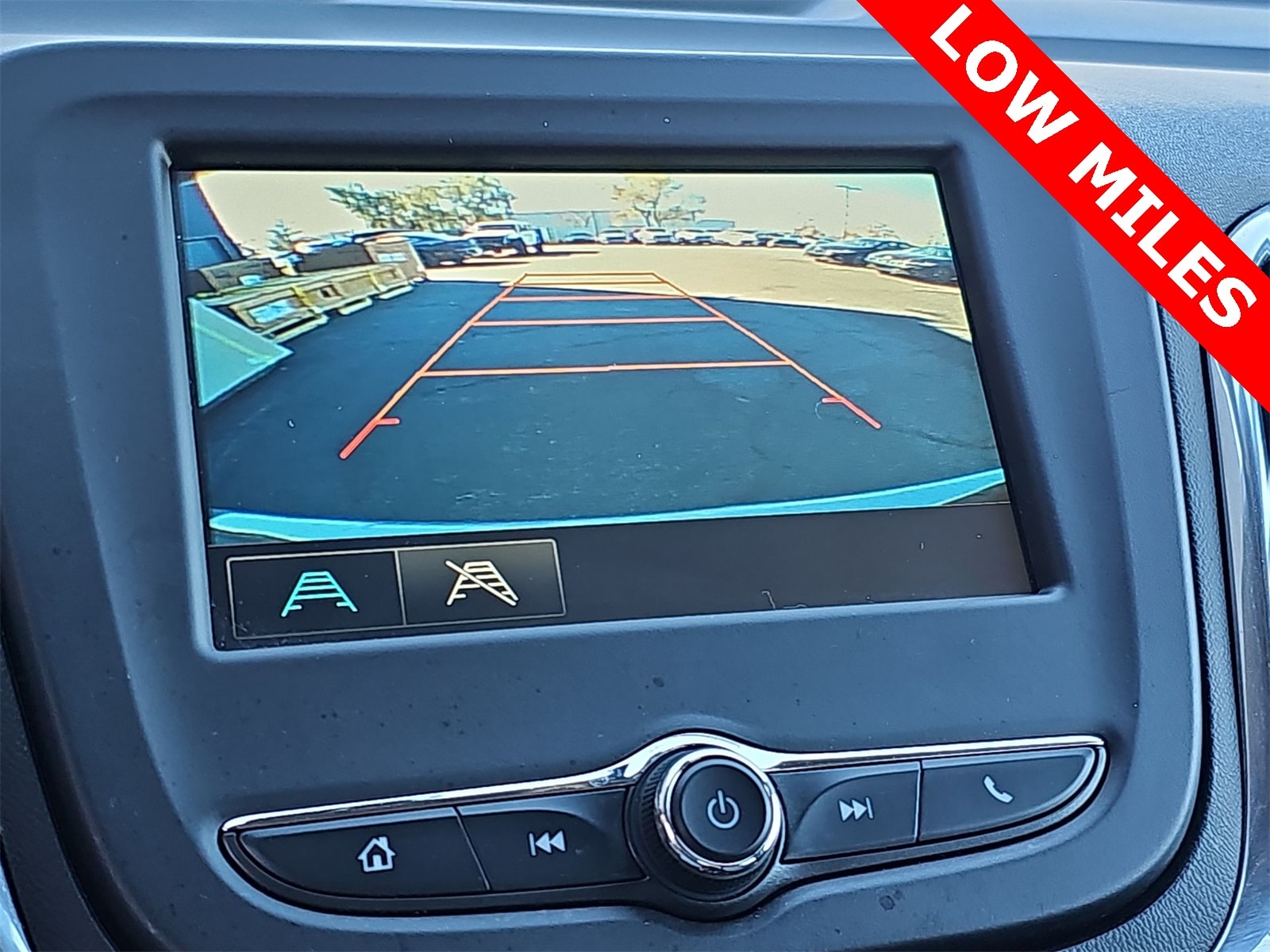 Thumbnail: 2018 Chevrolet Equinox - 24