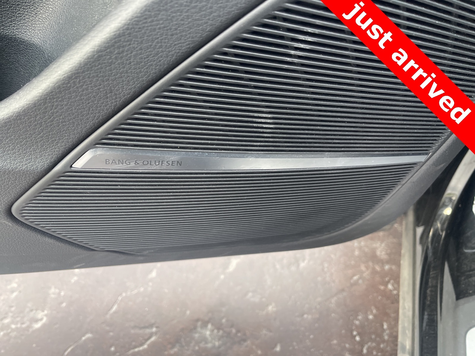 Thumbnail: 2023 Audi RS Q8 - 17