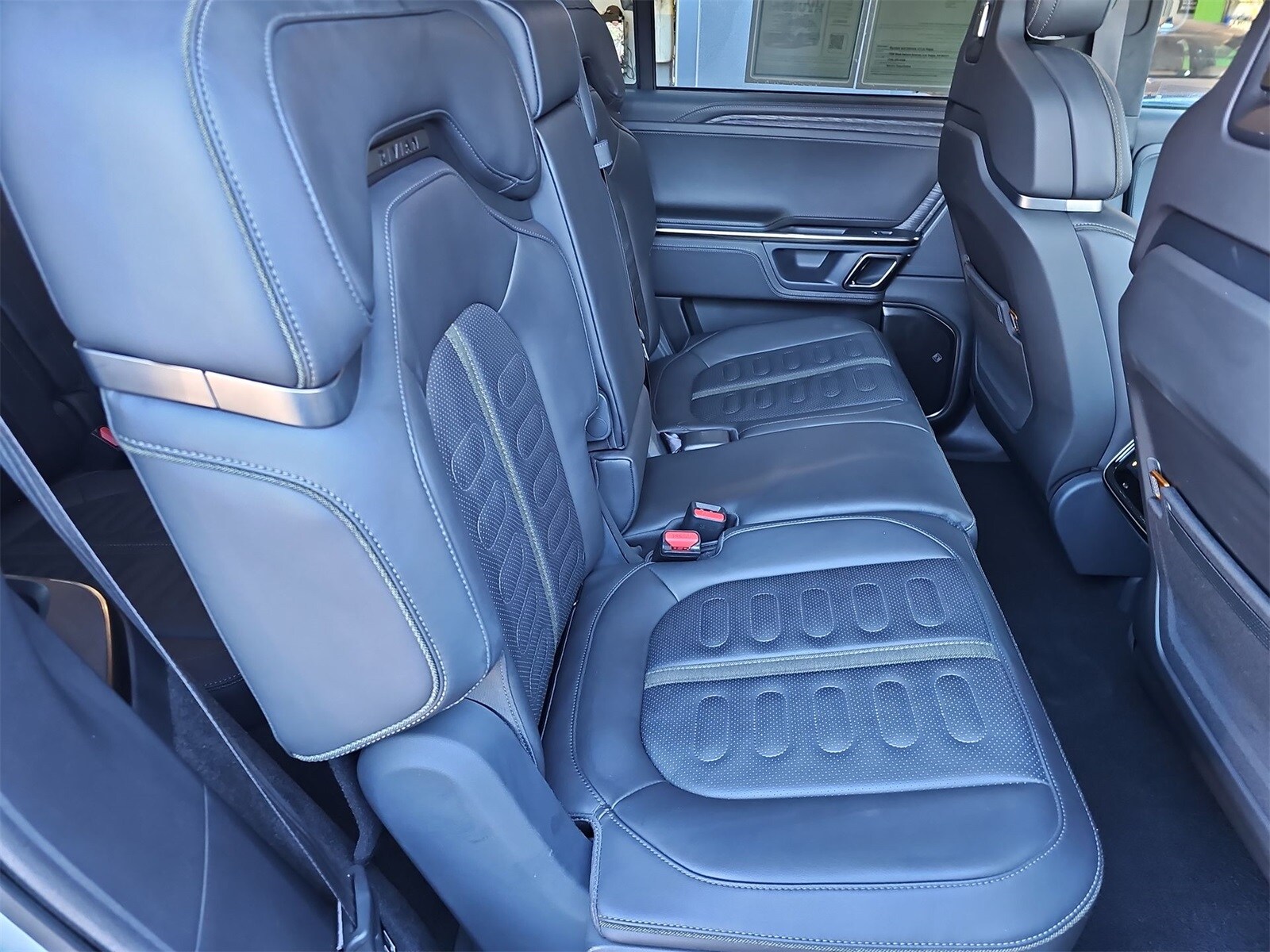 Thumbnail: 2023 Rivian R1S - 17