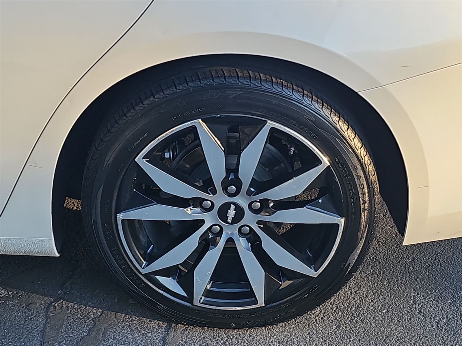 Thumbnail: 2017 Chevrolet Malibu - 12